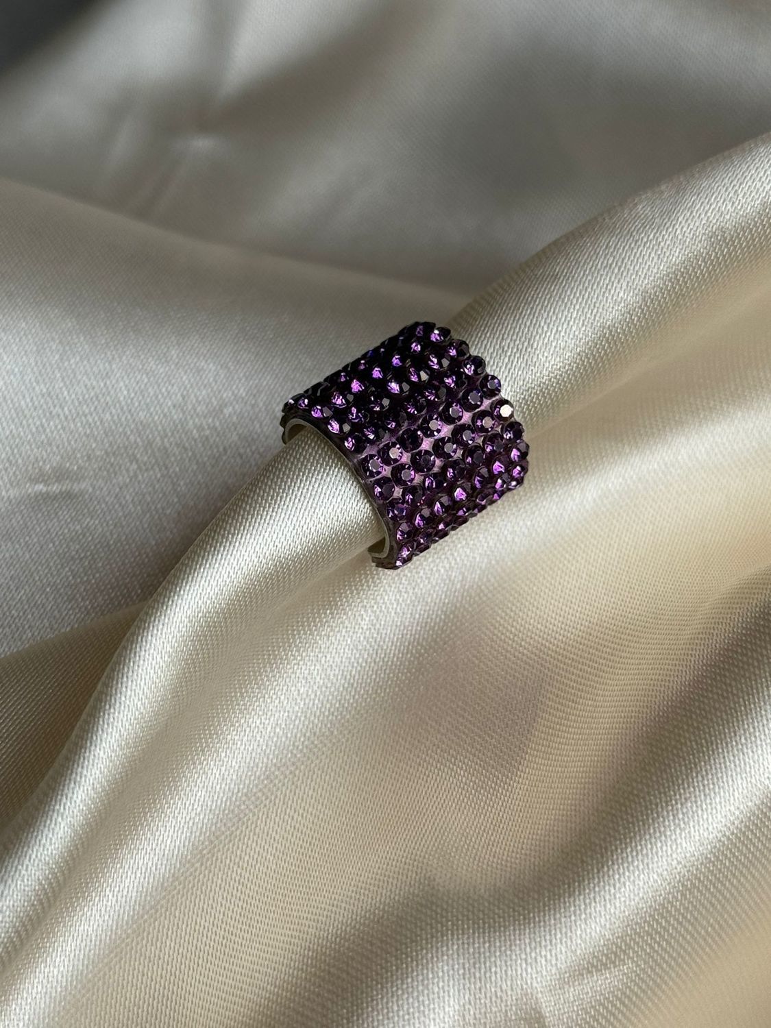 Earcuff Brigitte violeta 