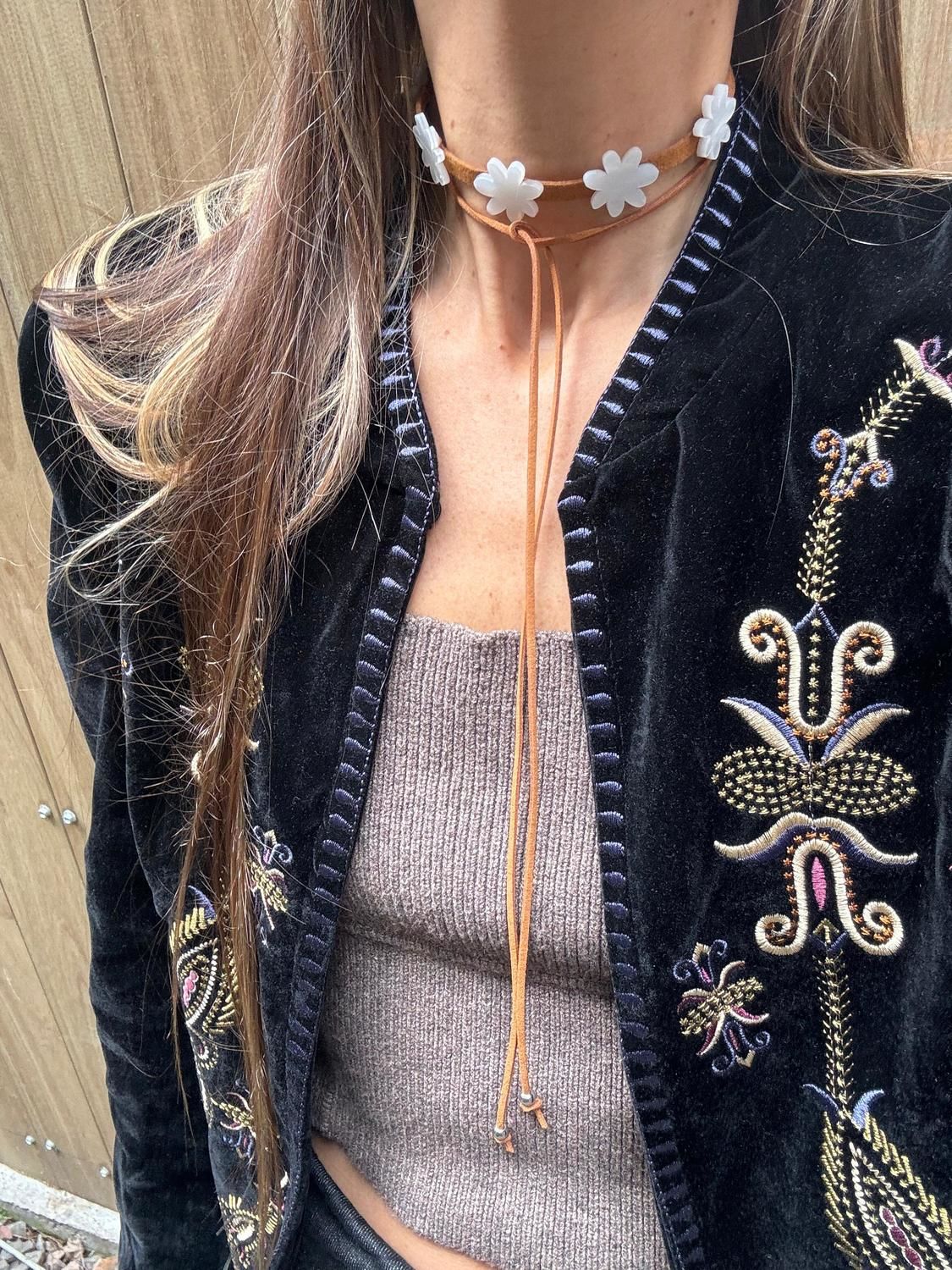 Daisy Choker Marron crudo 