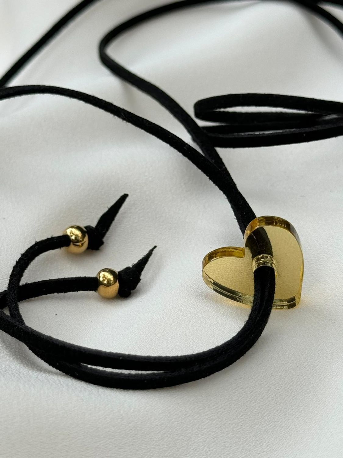 Collar Love Detail Negro dorado 