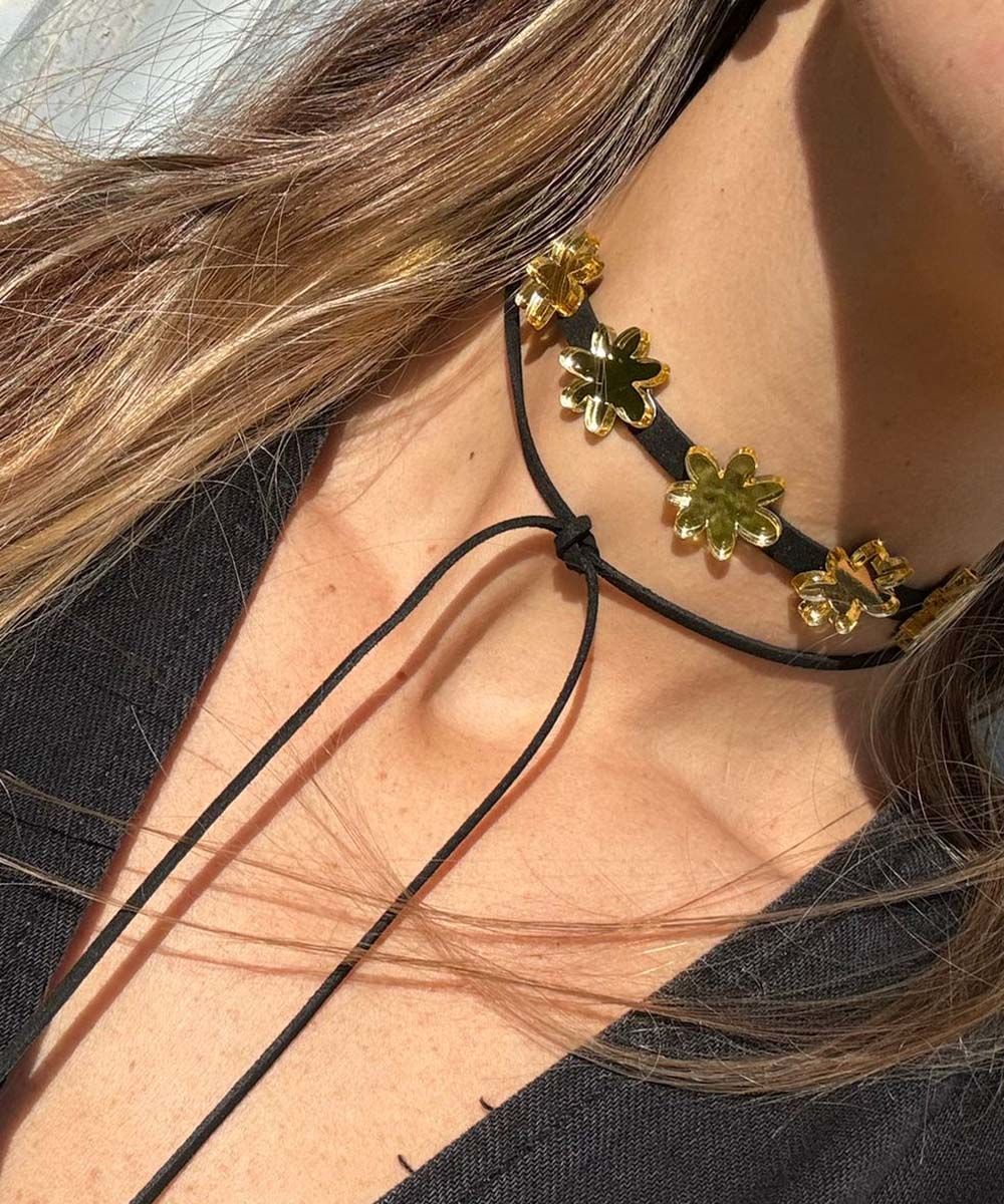 Daisy Choker Black dorado 